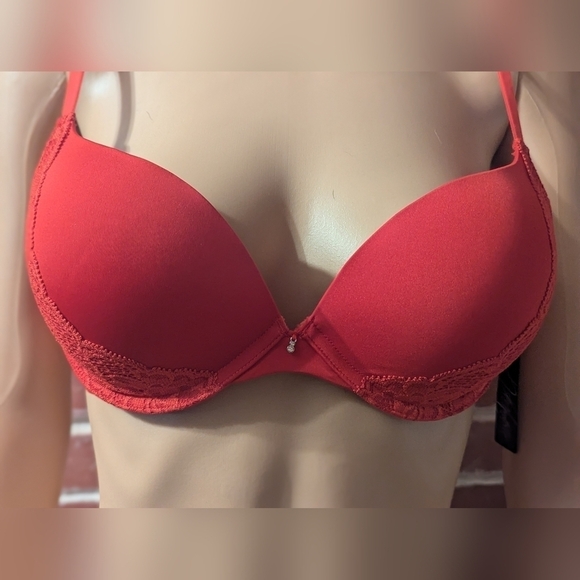 New without tags. Red Convertible Montelle Bra. 34C. - Picture 2 of 15